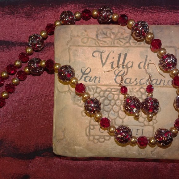 Handmade necklace/earring set in deep red with external copper - Petite Version - Picture 4 of 5